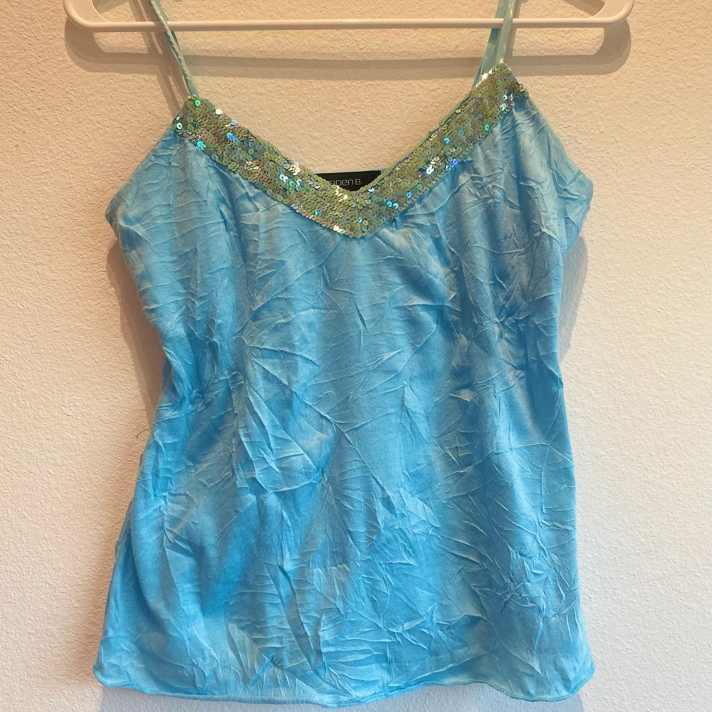 Really cute top with a touch of sequin on top